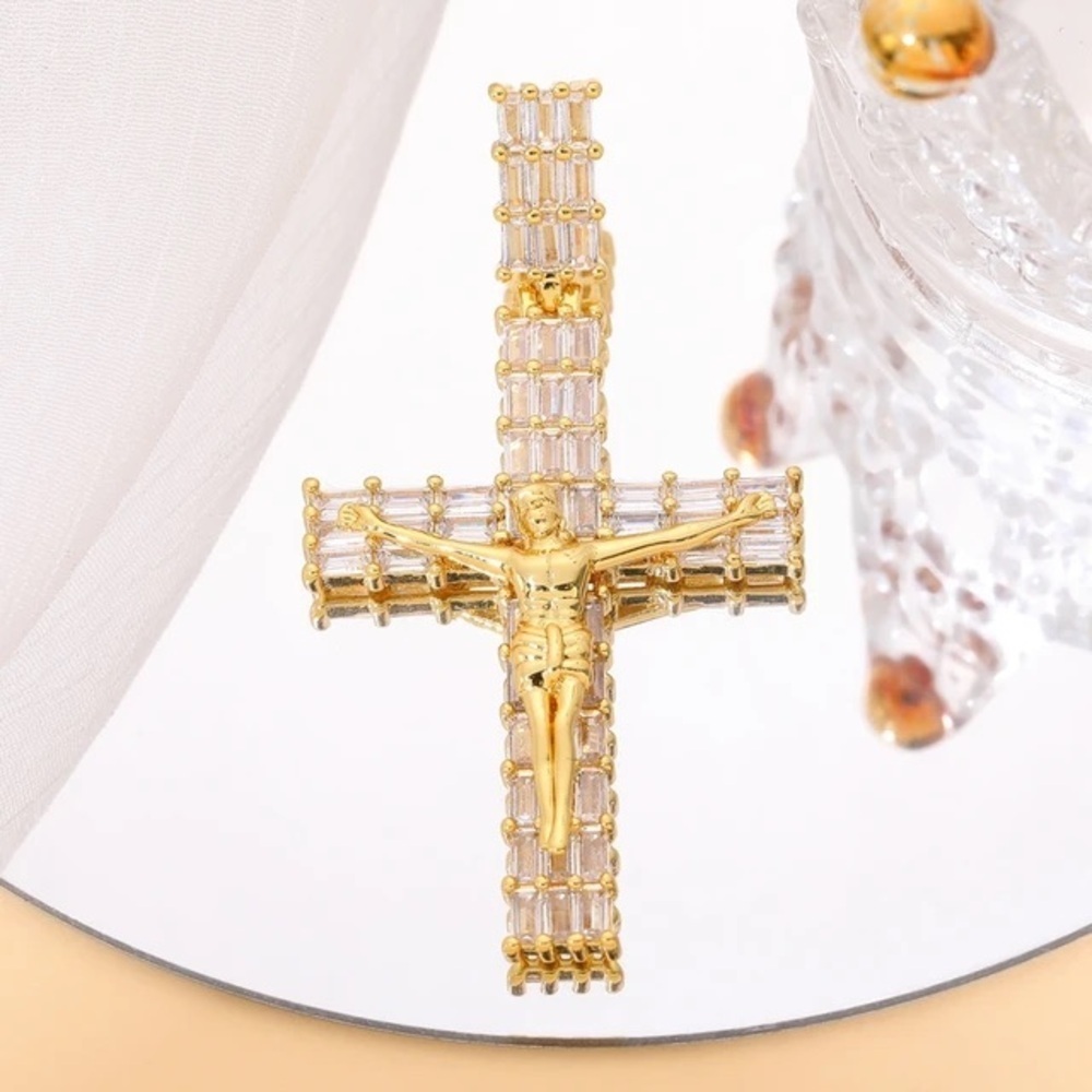14k Gold Plated 925 Sterling Silver Cross W. Jesus 2.5” Pendant Simulated Icy
